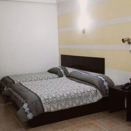 Metro Park Hotel Mandaue Cebu Quarto foto